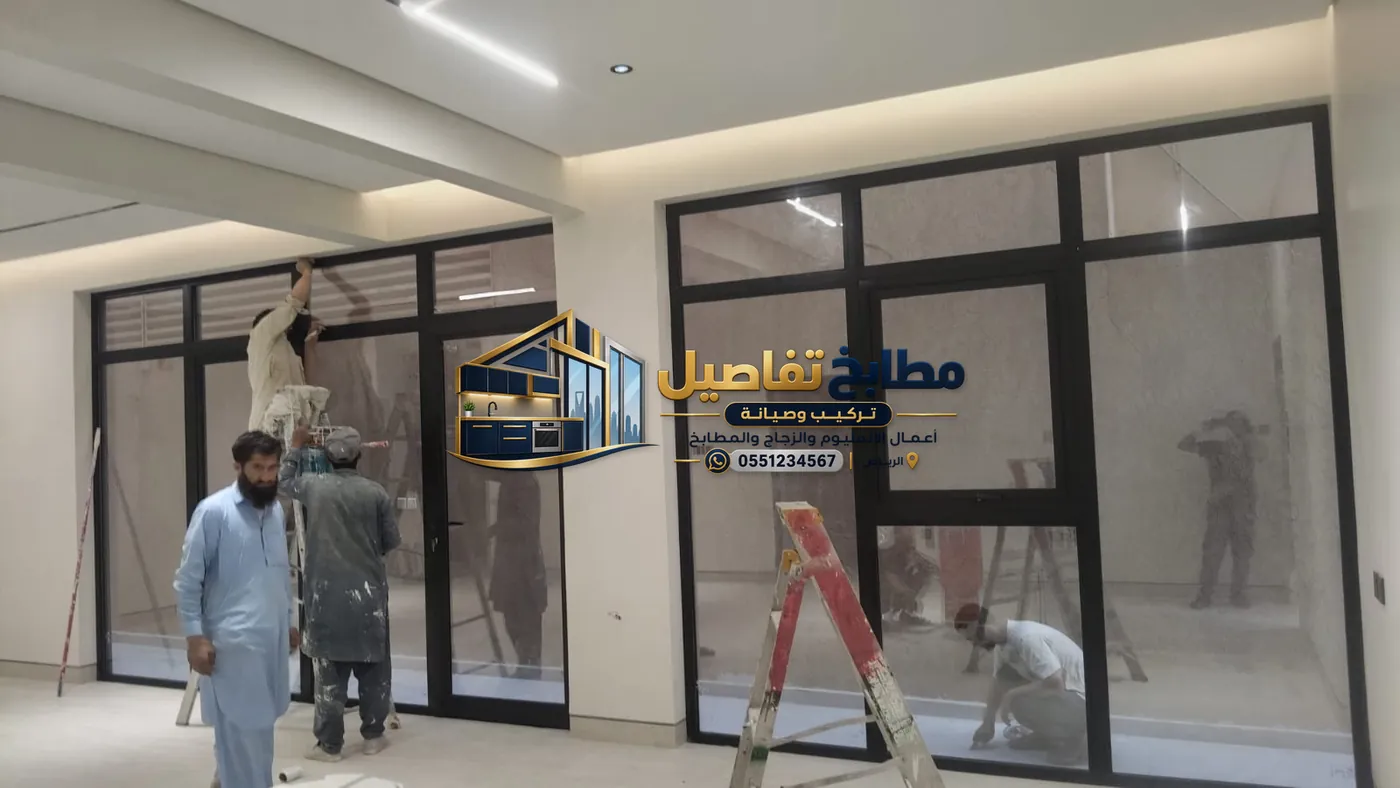 واجهات زجاج منزلية مع قطاعات ألمنيوم سوداء